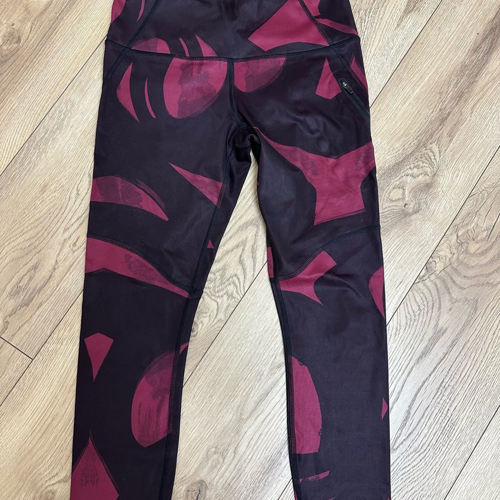 Lululemon Athletica Black and Pink cropped Leggings size 6